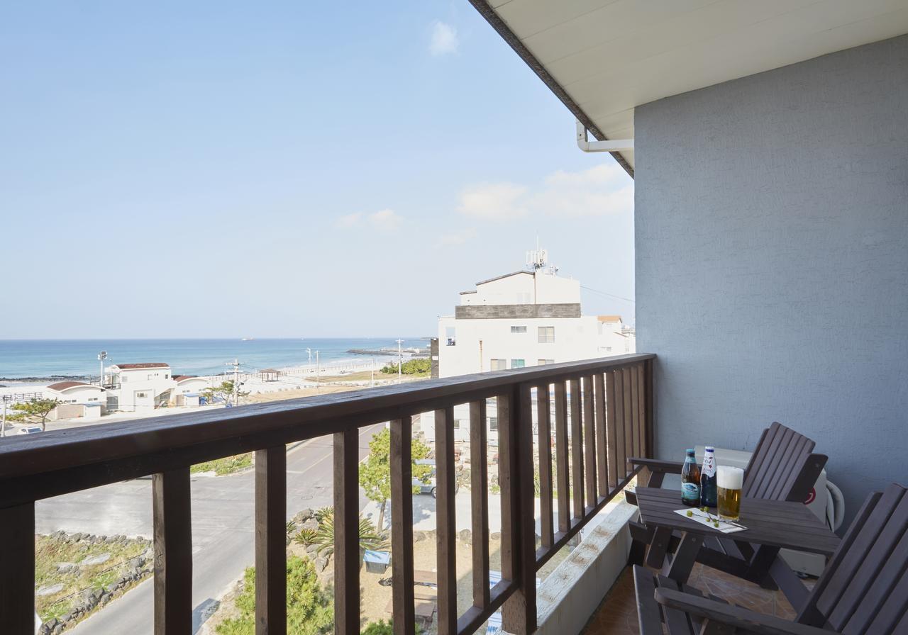 Dg Beach Pension Чеджу Екстериор снимка