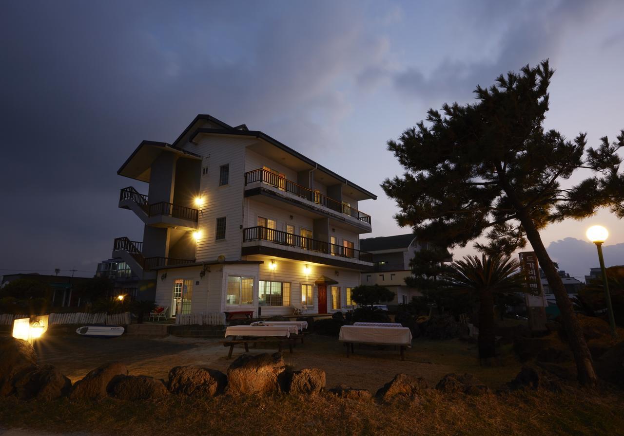 Dg Beach Pension Чеджу Екстериор снимка