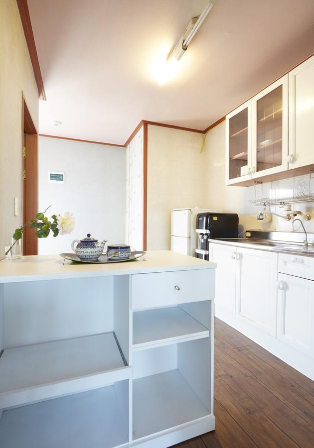 Dg Beach Pension Чеджу Екстериор снимка