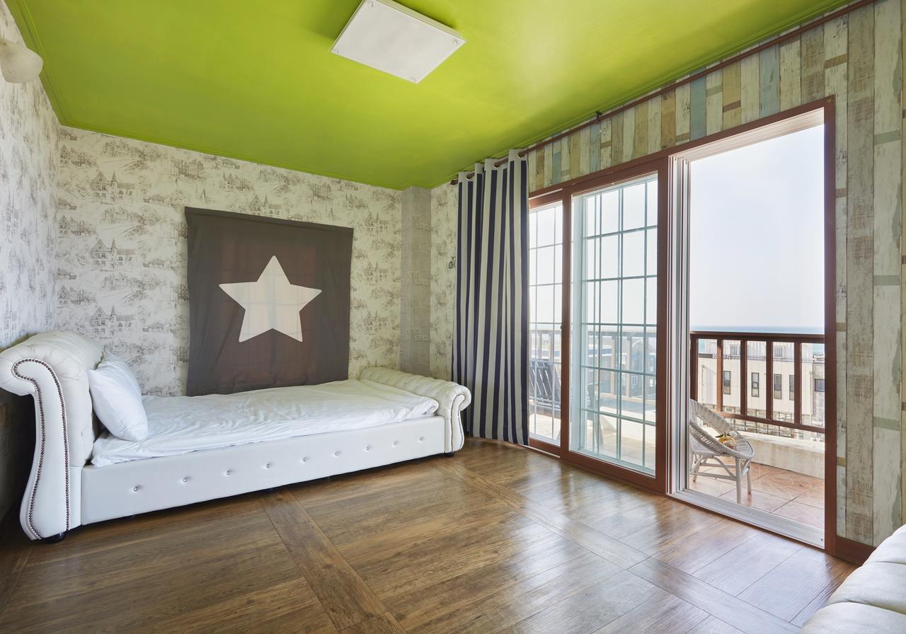 Dg Beach Pension Чеджу Екстериор снимка