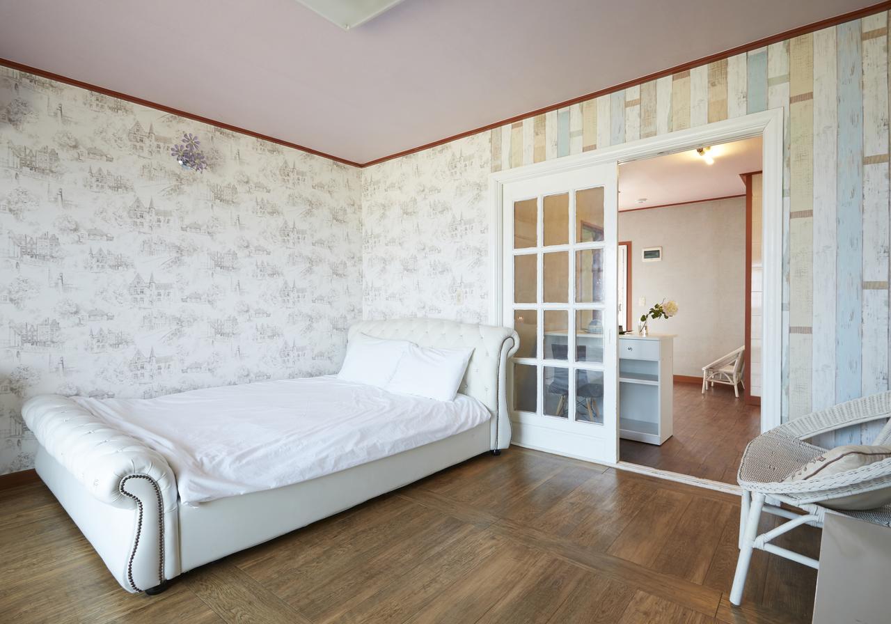 Dg Beach Pension Чеджу Екстериор снимка