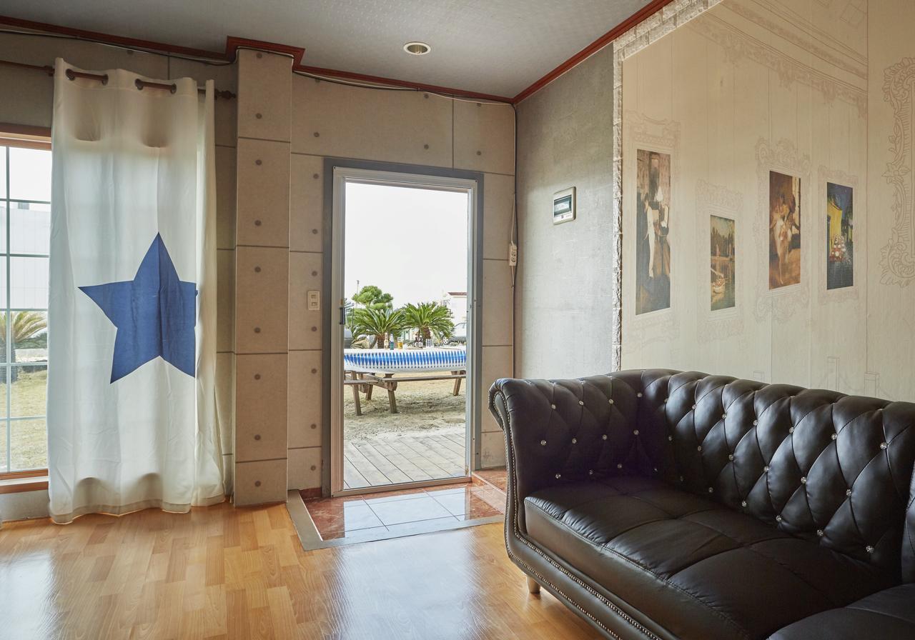 Dg Beach Pension Чеджу Екстериор снимка
